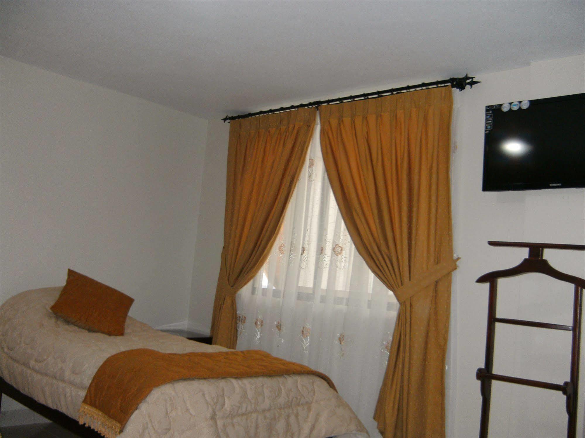 Hostal Fevilamir Ibarra Exterior photo